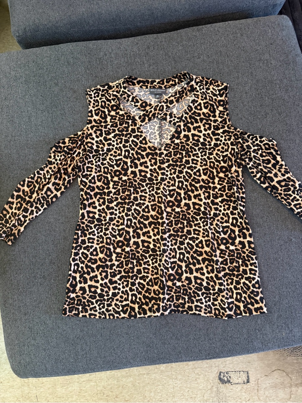 Bold elements Leopard Print Cold-Shoulder Blouse - Black & Tan